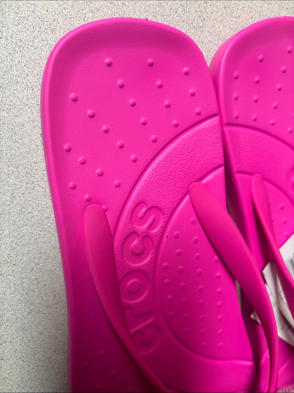 BNWT Women’s CROCS Hot Pink Classic Flip Sandals SIZE 7 - Picture 3 of 5
